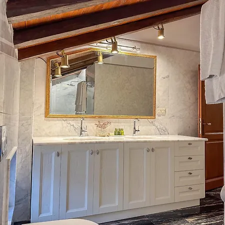 Gasthuis Ourania's Mansion Skiathos-stad