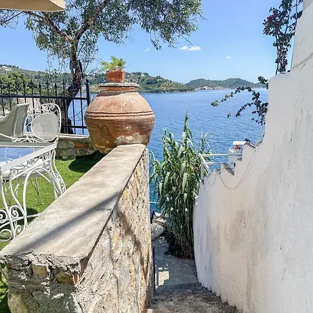 بيت ضيافة Ourania's Mansion